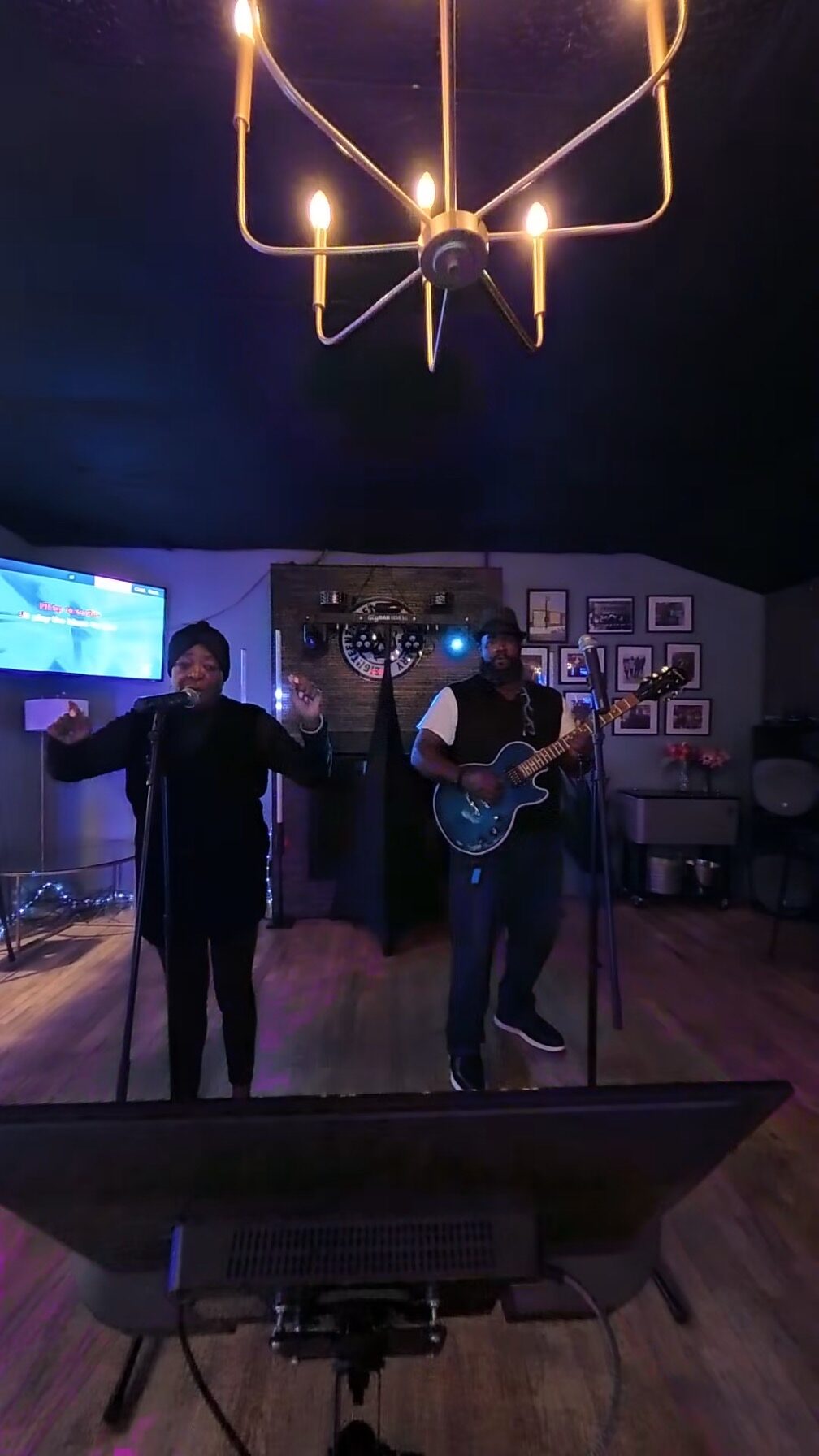 PopUp Karaoke crowd at a live venue event